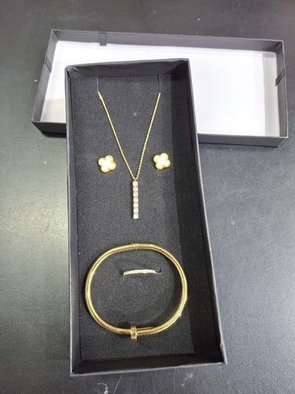 4 piece Jewellery set Gold BR FLW
